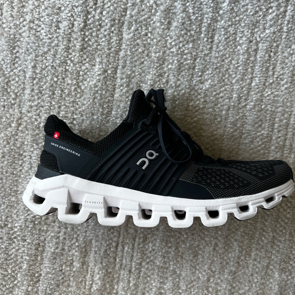 Oncloud cloudswift black Womens sneaker size 7